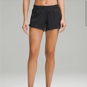 Lululemon black Hotty hot short low rise 4”
